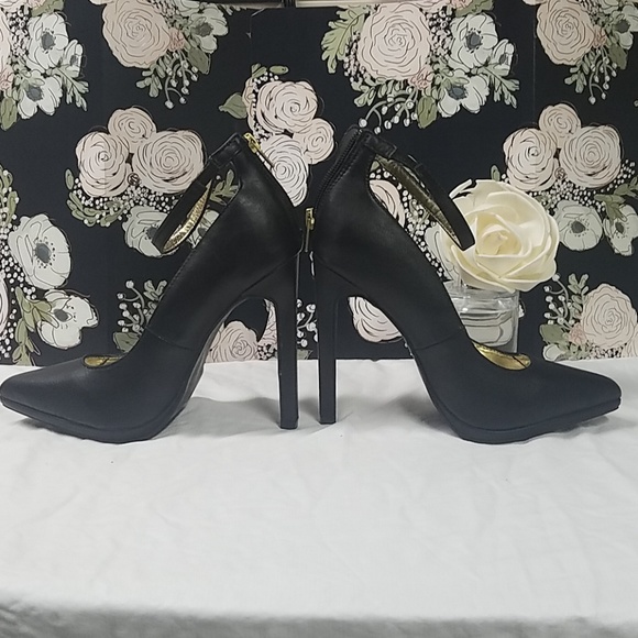 Heels - Picture 2 of 4